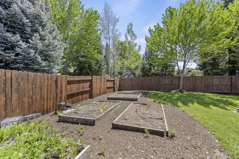 656 Oak Wood Eagle Point OR 97524
