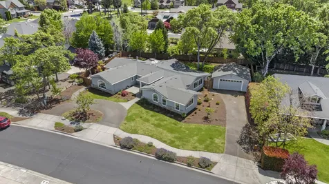 656 Oak Wood Eagle Point OR 97524