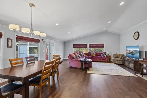 656 Oak Wood Eagle Point OR 97524