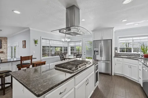 656 Oak Wood Eagle Point OR 97524
