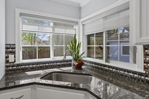 656 Oak Wood Eagle Point OR 97524