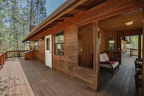14340 E Evans Creek Road Rogue River OR 97537