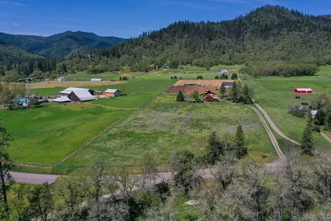 14340 E Evans Creek Road Rogue River OR 97537