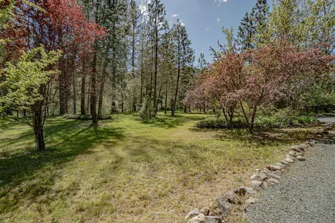 14340 E Evans Creek Road Rogue River OR 97537