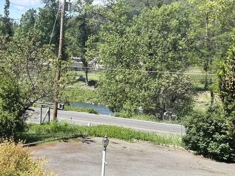 7669 Rogue River Highway Grants Pass OR 97527