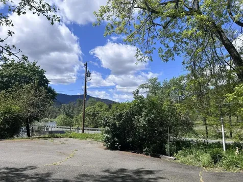 7669 Rogue River Highway Grants Pass OR 97527