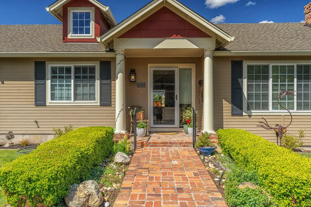 465 Thimbleberry Lane Ashland OR 97520