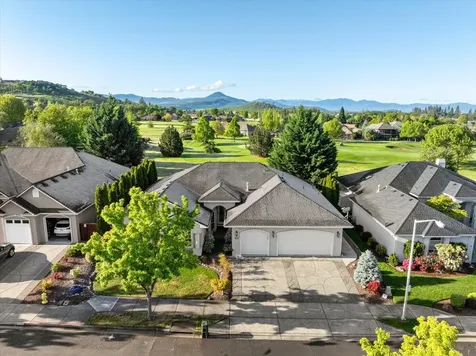 956 Street Andrews Way Eagle Point OR 97524