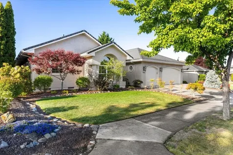 956 Street Andrews Way Eagle Point OR 97524