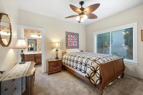 956 Street Andrews Way Eagle Point OR 97524