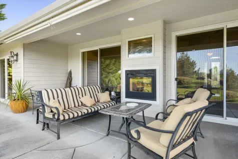 956 Street Andrews Way Eagle Point OR 97524