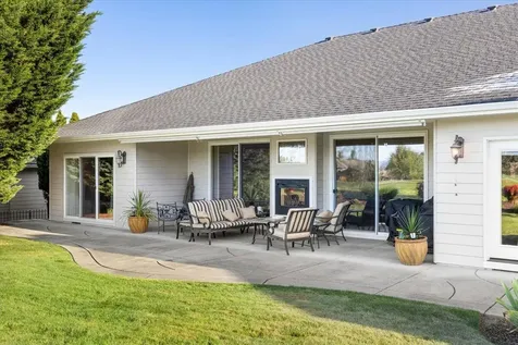 956 Street Andrews Way Eagle Point OR 97524