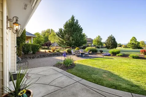956 Street Andrews Way Eagle Point OR 97524