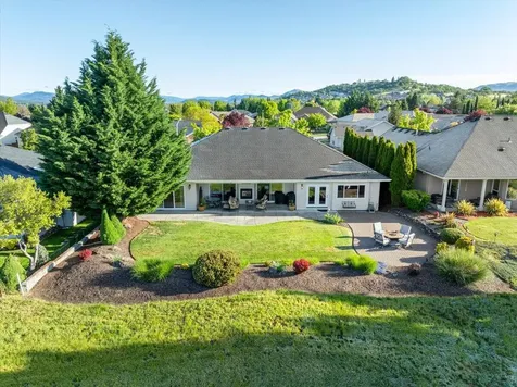 956 Street Andrews Way Eagle Point OR 97524