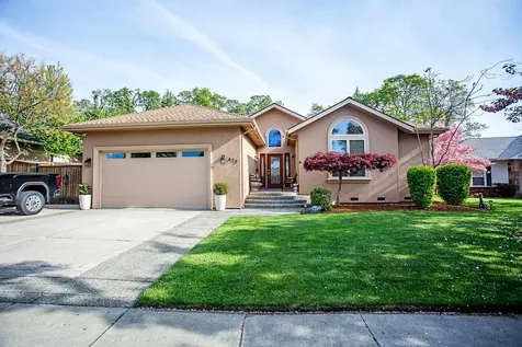 475 Robert Trent Jones Boulevard Eagle Point OR 97524