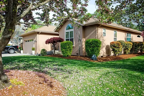 475 Robert Trent Jones Boulevard Eagle Point OR 97524