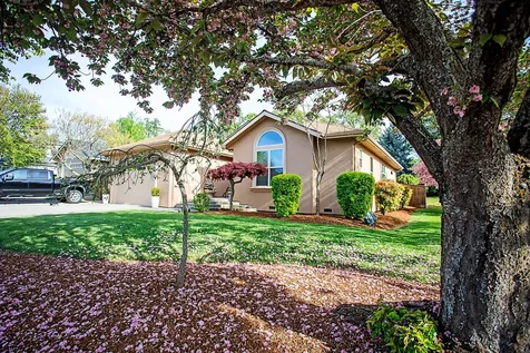 475 Robert Trent Jones Boulevard Eagle Point OR 97524