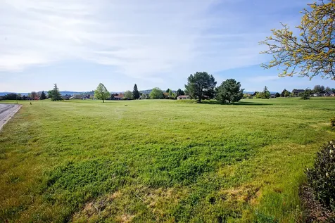 475 Robert Trent Jones Boulevard Eagle Point OR 97524