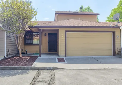 654 Golden Lane Medford OR 97504