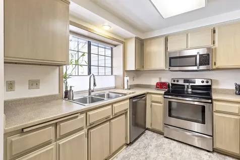 654 Golden Lane Medford OR 97504