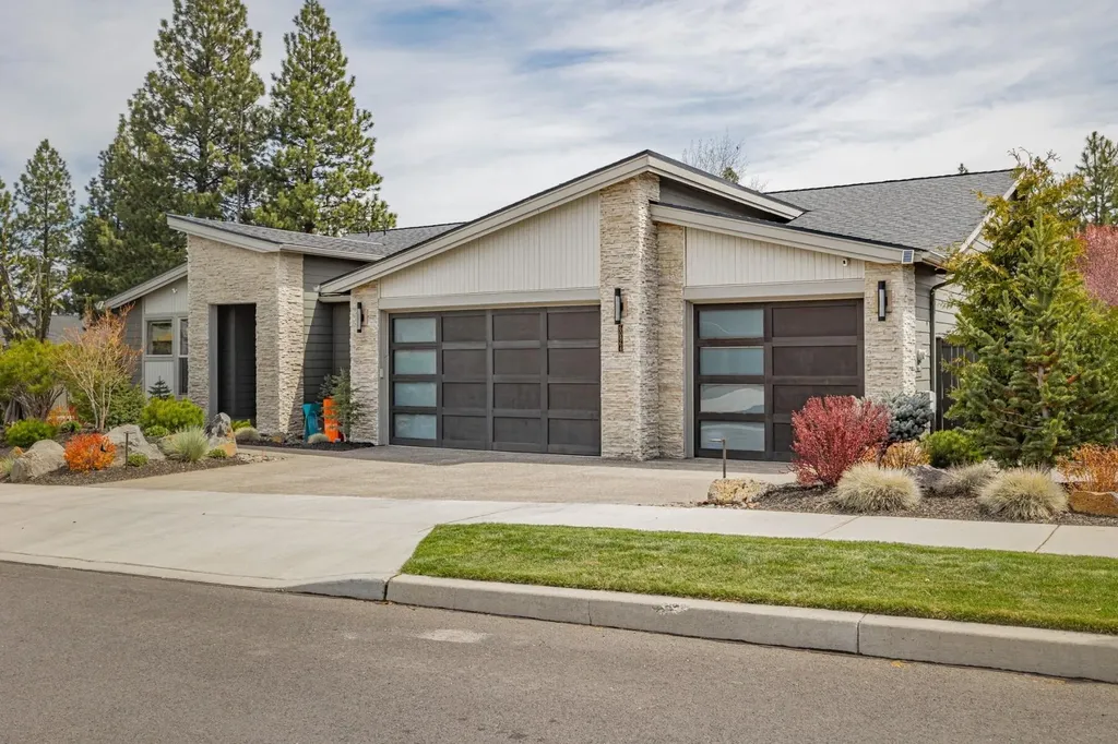 60864 SW Headwaters Loop Bend OR 97702