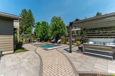 60864 SW Headwaters Loop Bend OR 97702