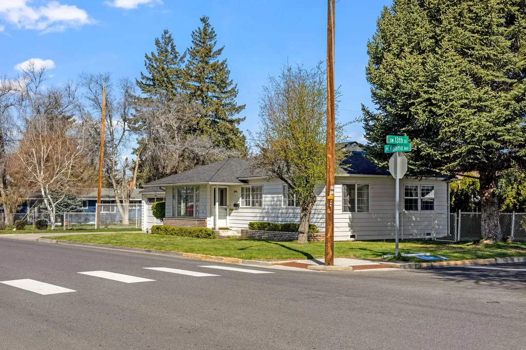 1309 SW Kalama Avenue Redmond OR 97756