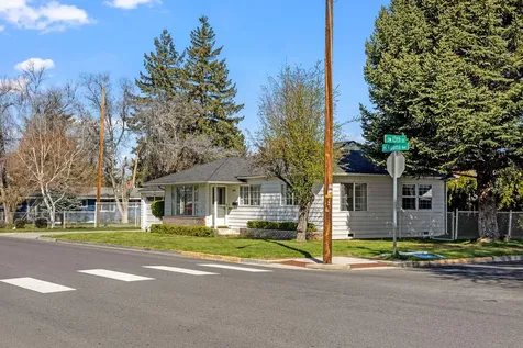 1309 SW Kalama Avenue Redmond OR 97756