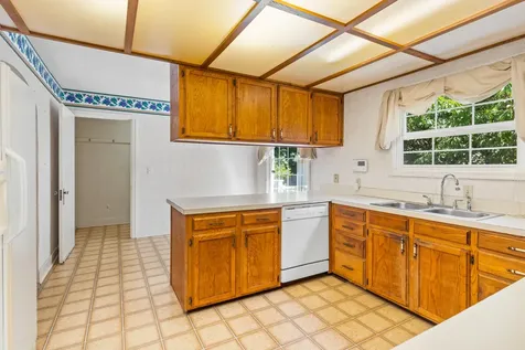 2715 Sunnyview Road NE Salem OR 97301