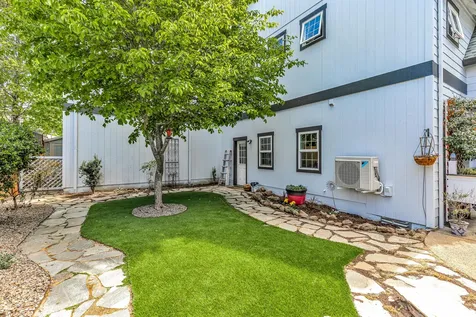 8 Falling Leaf Lane Eagle Point OR 97524