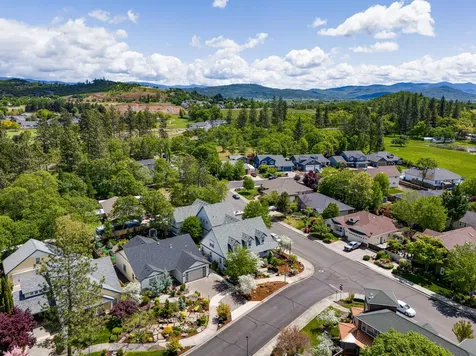 8 Falling Leaf Lane Eagle Point OR 97524