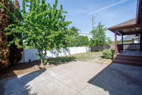 629 Cedarwood Drive Eagle Point OR 97524