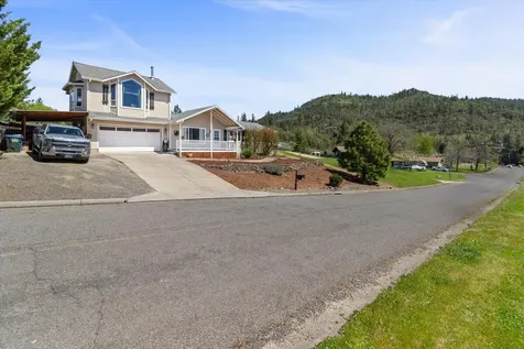200 Hudspeth Lane Shady Cove OR 97539