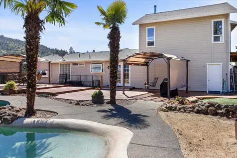 200 Hudspeth Lane Shady Cove OR 97539