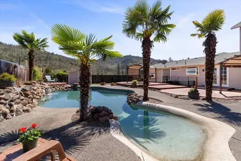 200 Hudspeth Lane Shady Cove OR 97539