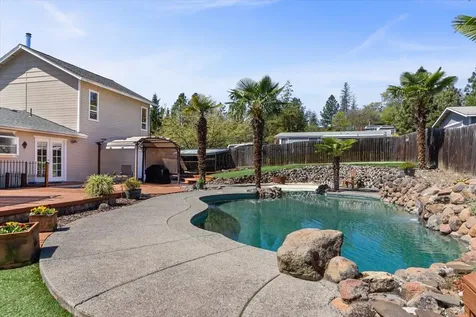 200 Hudspeth Lane Shady Cove OR 97539
