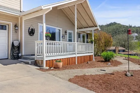 200 Hudspeth Lane Shady Cove OR 97539