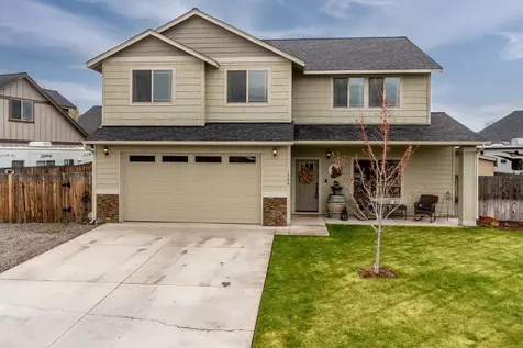 1566 NW 18th Street Redmond OR 97756