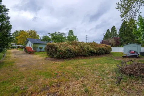 1735 Parkdale Drive Grants Pass OR 97527