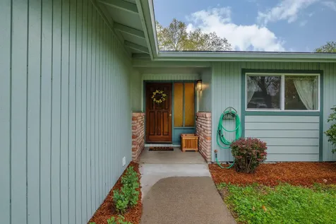 1735 Parkdale Drive Grants Pass OR 97527