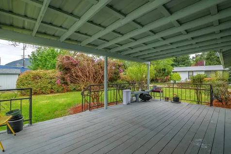 1735 Parkdale Drive Grants Pass OR 97527