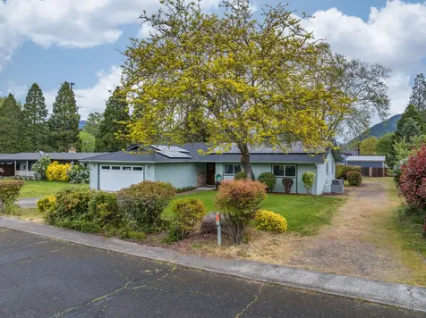 1735 Parkdale Drive Grants Pass OR 97527