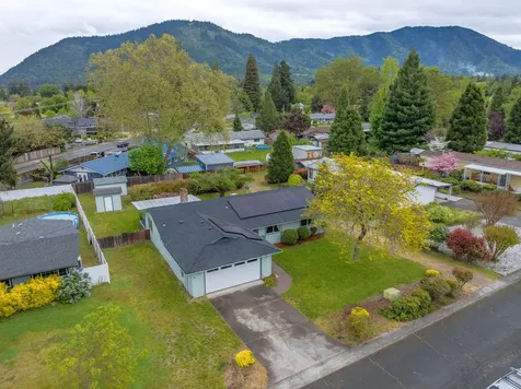 1735 Parkdale Drive Grants Pass OR 97527