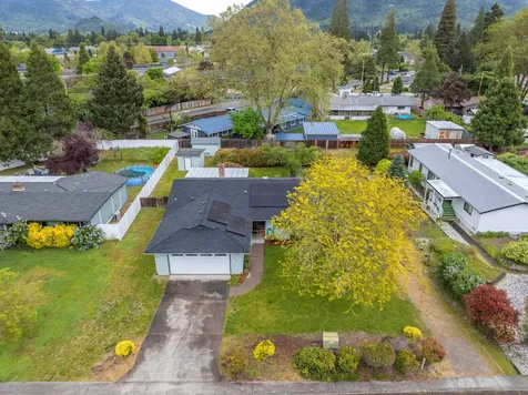 1735 Parkdale Drive Grants Pass OR 97527