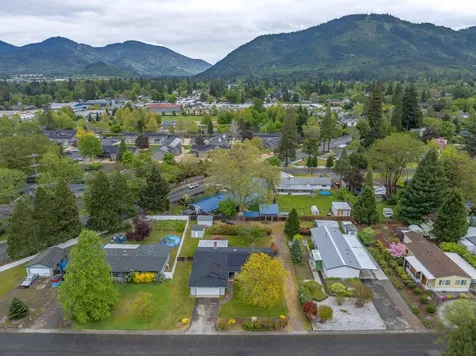 1735 Parkdale Drive Grants Pass OR 97527