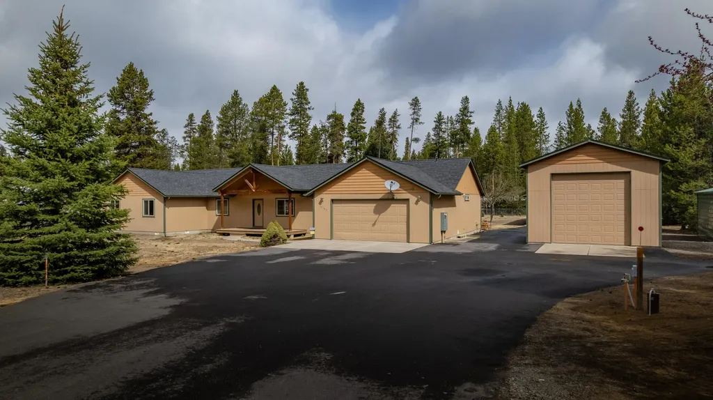 16146 Aqua Road La Pine OR 97739