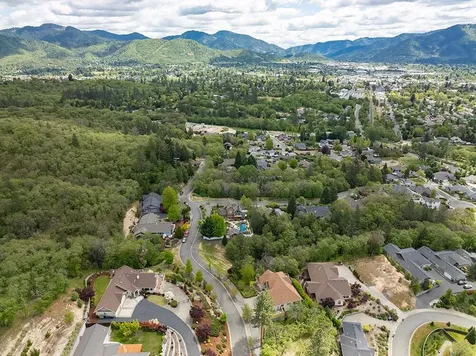 1874 NW Sunview Place Grants Pass OR 97526