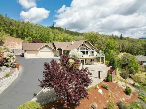 1874 NW Sunview Place Grants Pass OR 97526