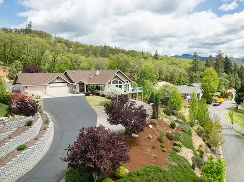 1874 NW Sunview Place Grants Pass OR 97526
