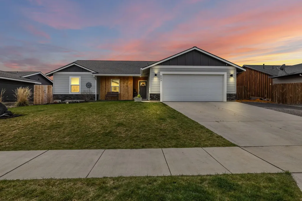 693 NE Begonia Street Madras OR 97741